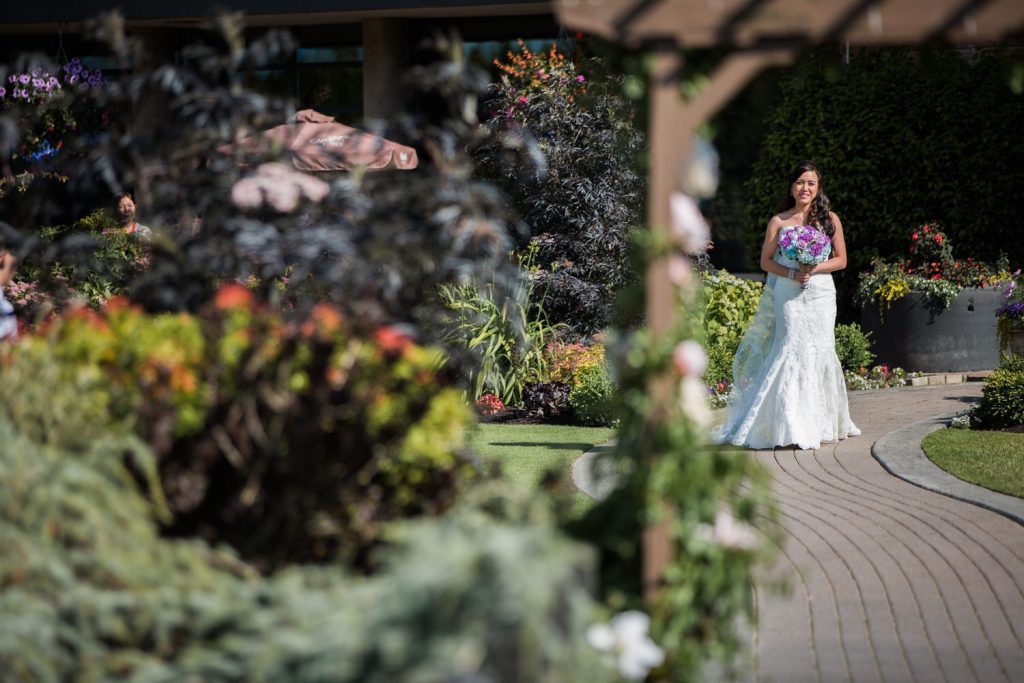 Vancouver wedding photographer Mayfair Lakes Golf and Country Club